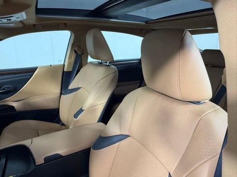 Used 2025 Lexus ES 350 w/ Premium Package FWD image 18