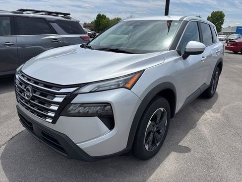 Used 2025 Nissan Rogue SV AWD/4WD image 3