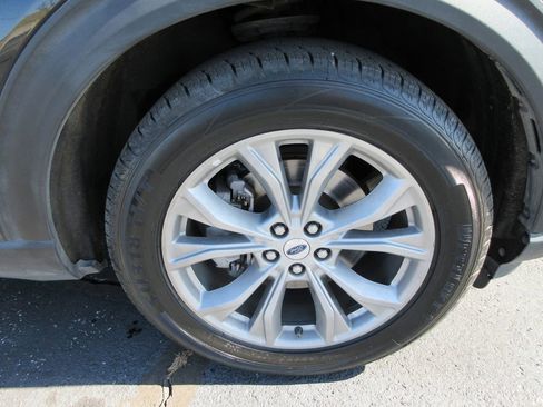 Used 2023 Ford Explorer Limited image 9