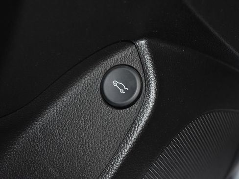 Used 2017 Chevrolet Cruze LS FWD image 6