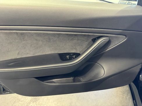 Used 2018 Tesla Model 3 Mid Range RWD image 10