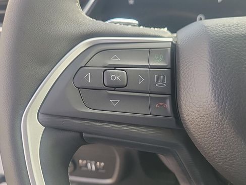 New 2025 Jeep Grand Cherokee L Laredo w/ Luxury Tech Group I image 14