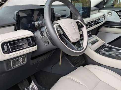 New 2026 Lincoln Aviator Reserve image 3