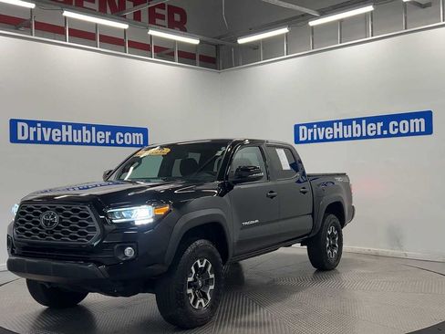 Used 2023 Toyota Tacoma TRD Off-Road w/ Advanced Technology Package AWD/4WD image 4