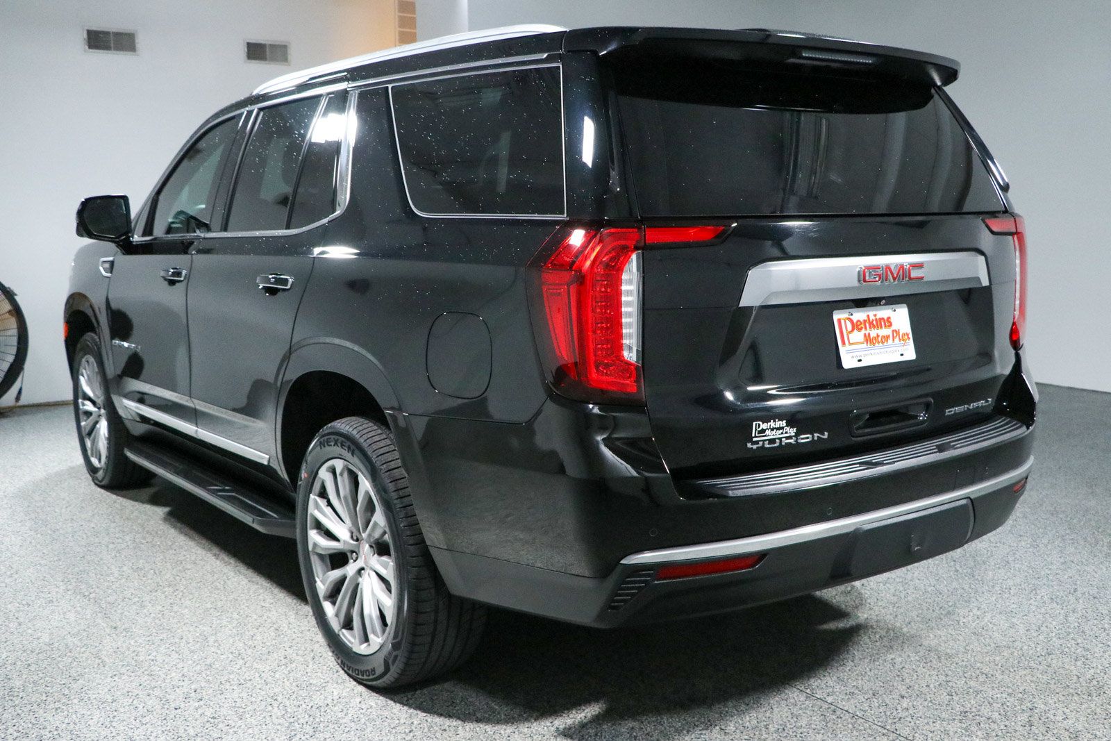 Used 2021 GMC Yukon Denali AWD/4WD image 9