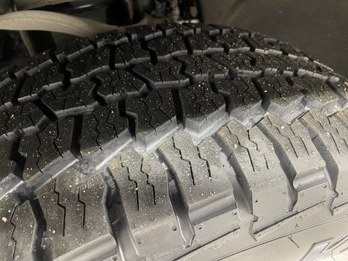 Used 2022 Chevrolet Silverado 1500 LTZ w/ Z71 Off-Road Package image 8