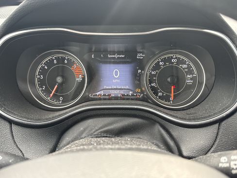 Used 2019 Jeep Cherokee Limited AWD/4WD image 4