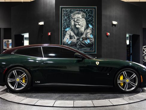 Used 2018 Ferrari GTC4Lusso image 4