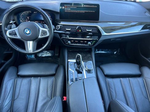 Used 2022 BMW 530e 530e iPerformance w/ M Sport Package image 13