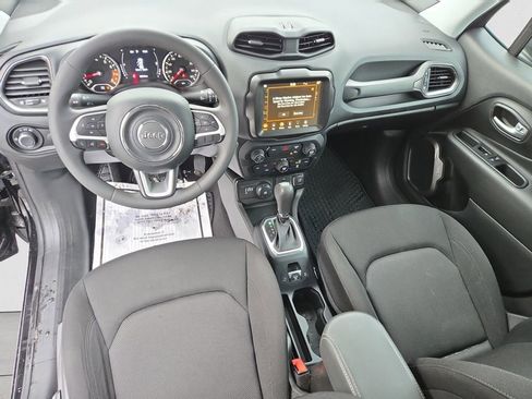 Used 2023 Jeep Renegade Latitude image 12