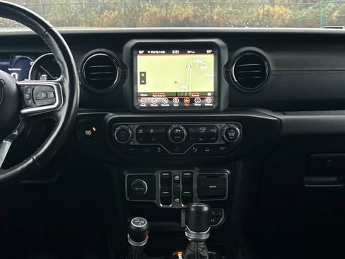 Used 2021 Jeep Wrangler Unlimited Sahara AWD/4WD image 38