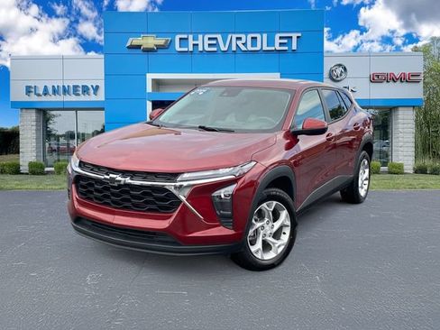 Used 2024 Chevrolet Trax LS w/ LS Convenience Package FWD image 1