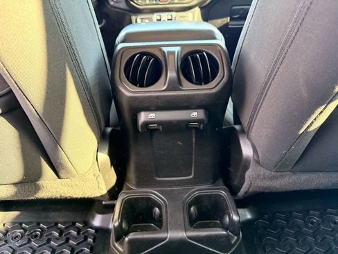 Used 2021 Jeep Gladiator Sport image 34