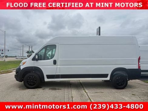 Used 2023 RAM ProMaster 2500 w/ Black Appearance Package FWD image 4