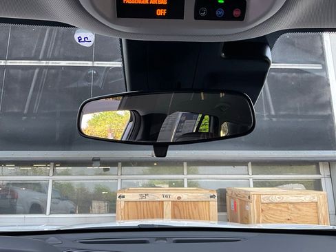 Used 2025 Chevrolet Trax LT w/ LT Convenience Package image 17