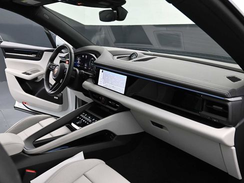 New 2025 Porsche Macan 4 Electric AWD/4WD image 24