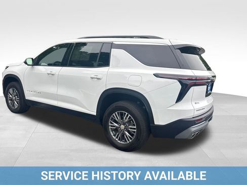 Used 2025 Chevrolet Traverse LT FWD image 6