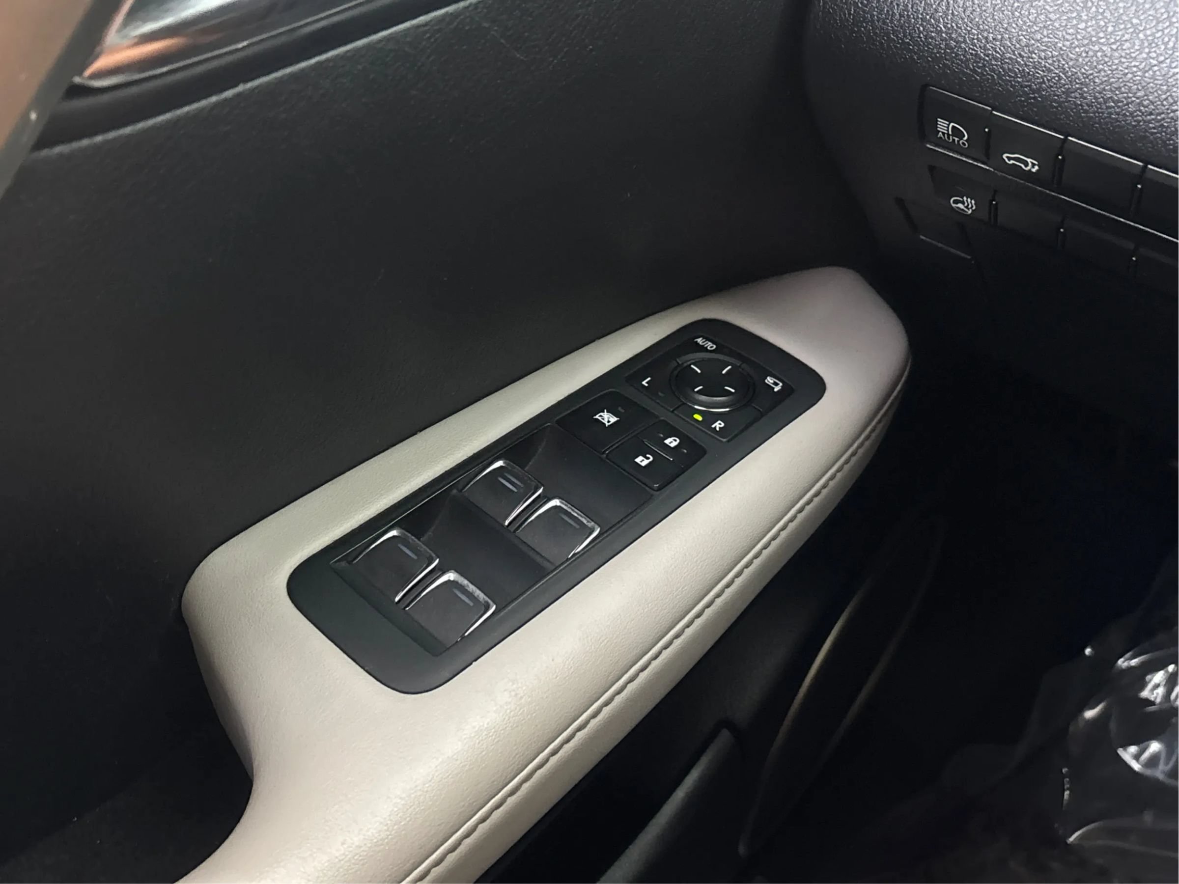 Used 2020 Lexus RX 350L Premium w/ Premium Package AWD/4WD image 41