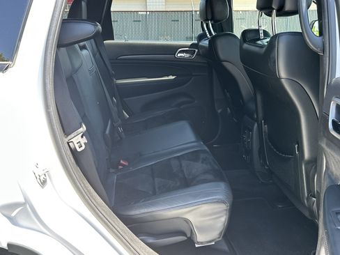 Used 2018 Jeep Grand Cherokee Altitude RWD image 13