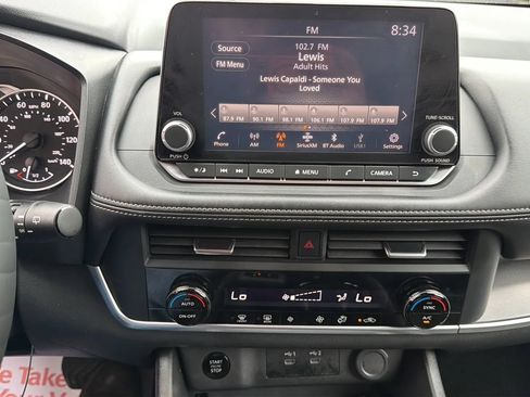 Used 2025 Nissan Rogue SV AWD/4WD image 18