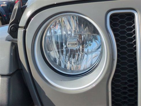 Used 2021 Jeep Wrangler Unlimited Sahara image 10