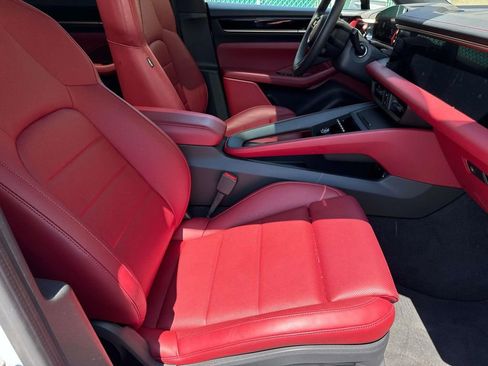 Used 2024 Porsche Macan 4 Electric image 15