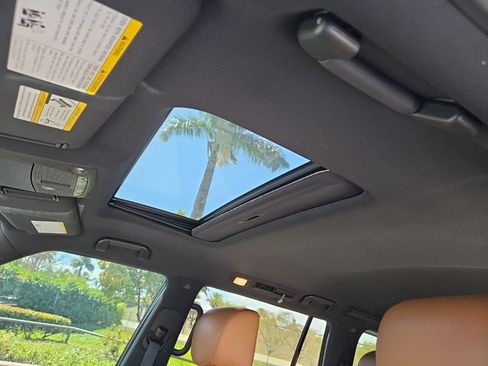 Used 2021 INFINITI QX80 Sensory image 6