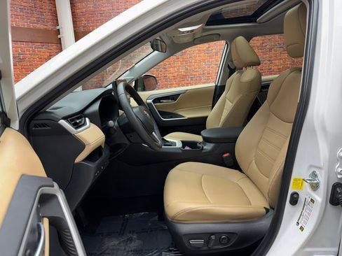 Used 2023 Toyota RAV4 XLE Premium image 23