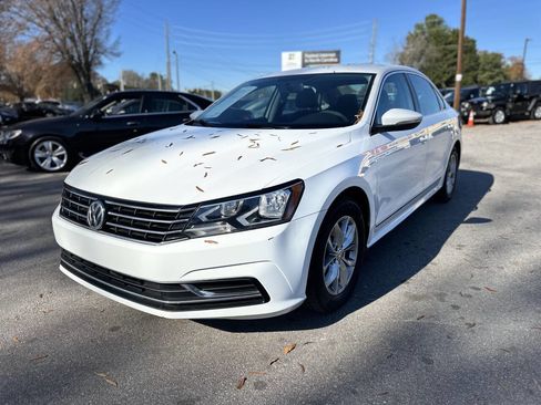 Used 2016 Volkswagen Passat 1.8T S image 1