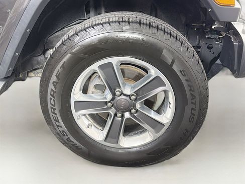 Used 2018 Jeep Wrangler Unlimited Sahara AWD/4WD image 33