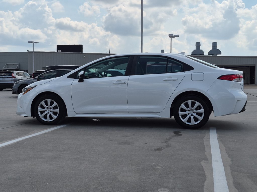 Used 2025 Toyota Corolla LE FWD image 3