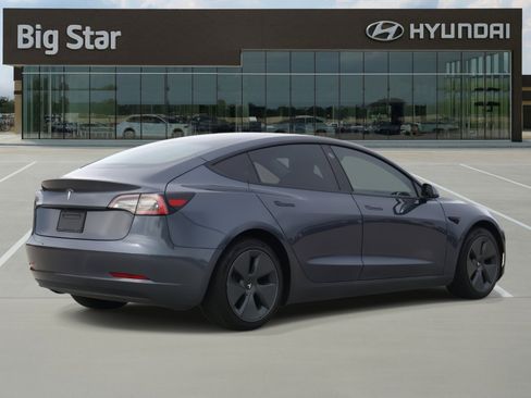 Used 2023 Tesla Model 3 Standard Range image 4