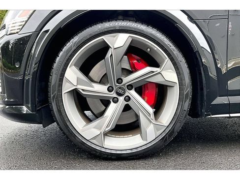 Used 2024 Audi SQ8 e-tron Premium Plus w/ Black Optic Package AWD/4WD image 9