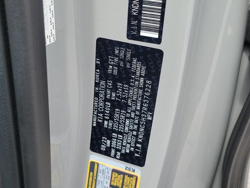 Used 2024 Kia Carnival EX FWD image 31