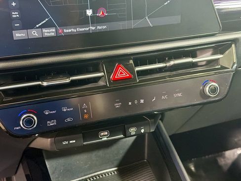 Used 2024 Kia Niro EX FWD image 16