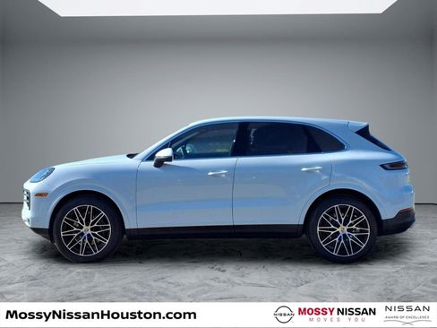 Used 2025 Porsche Cayenne AWD/4WD image 5
