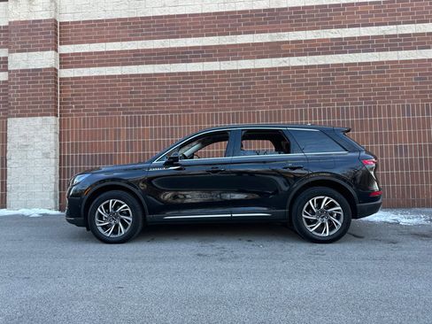 Used 2023 Lincoln Corsair AWD w/ Equipment Group 102A image 2