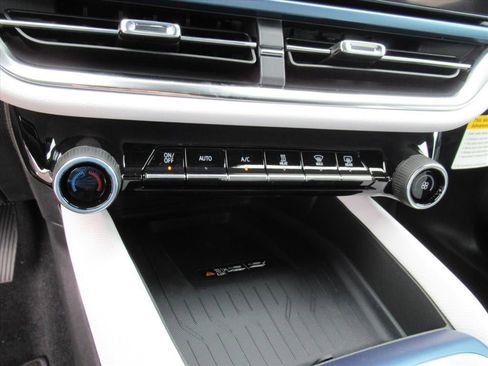 New 2025 Chevrolet Equinox EV LT image 24