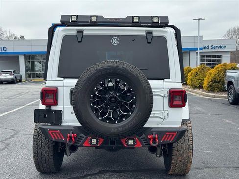 Used 2018 Jeep Wrangler Unlimited Sahara w/ Cold Weather Group image 4