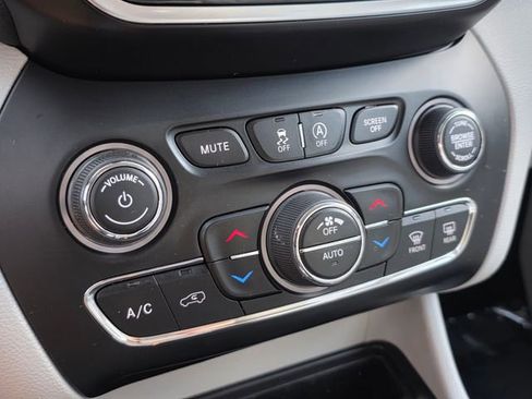 Used 2020 Jeep Cherokee Limited w/ Technology Group image 32