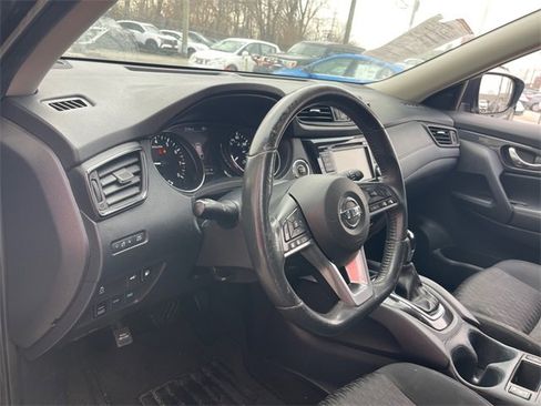 Used 2018 Nissan Rogue SV image 8