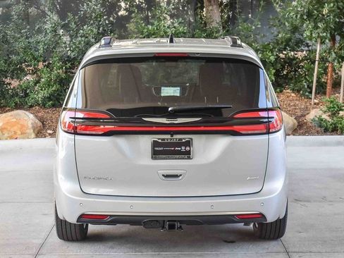 New 2026 Chrysler Pacifica Pinnacle w/ Trailer Tow Group image 5