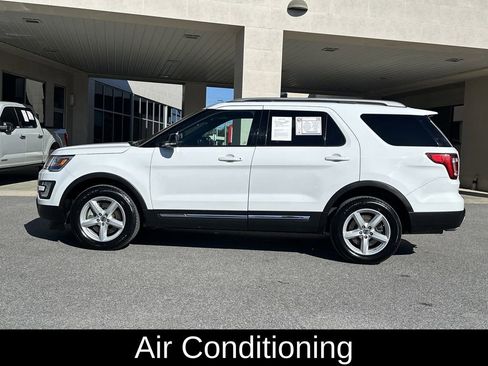 Used 2016 Ford Explorer XLT image 4