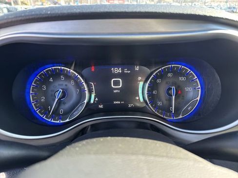 Used 2023 Chrysler Pacifica Limited w/ S Appearance Package image 18