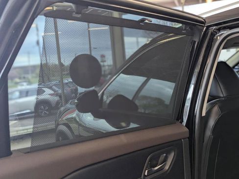 Used 2023 Nissan Rogue SV image 31