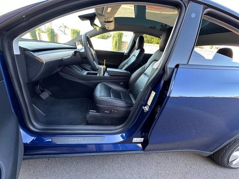 Used 2021 Tesla Model Y Long Range AWD/4WD image 8