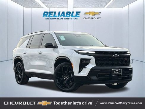 Certified 2024 Chevrolet Traverse RS w/ LPO, Floor Liner Package image 1