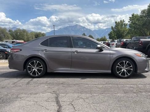 Used 2019 Toyota Camry SE w/ Carpet Mat Package FWD image 6