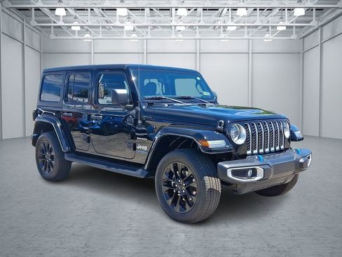 Used 2023 Jeep Wrangler Unlimited Sahara w/ Cold Weather Group AWD/4WD image 4