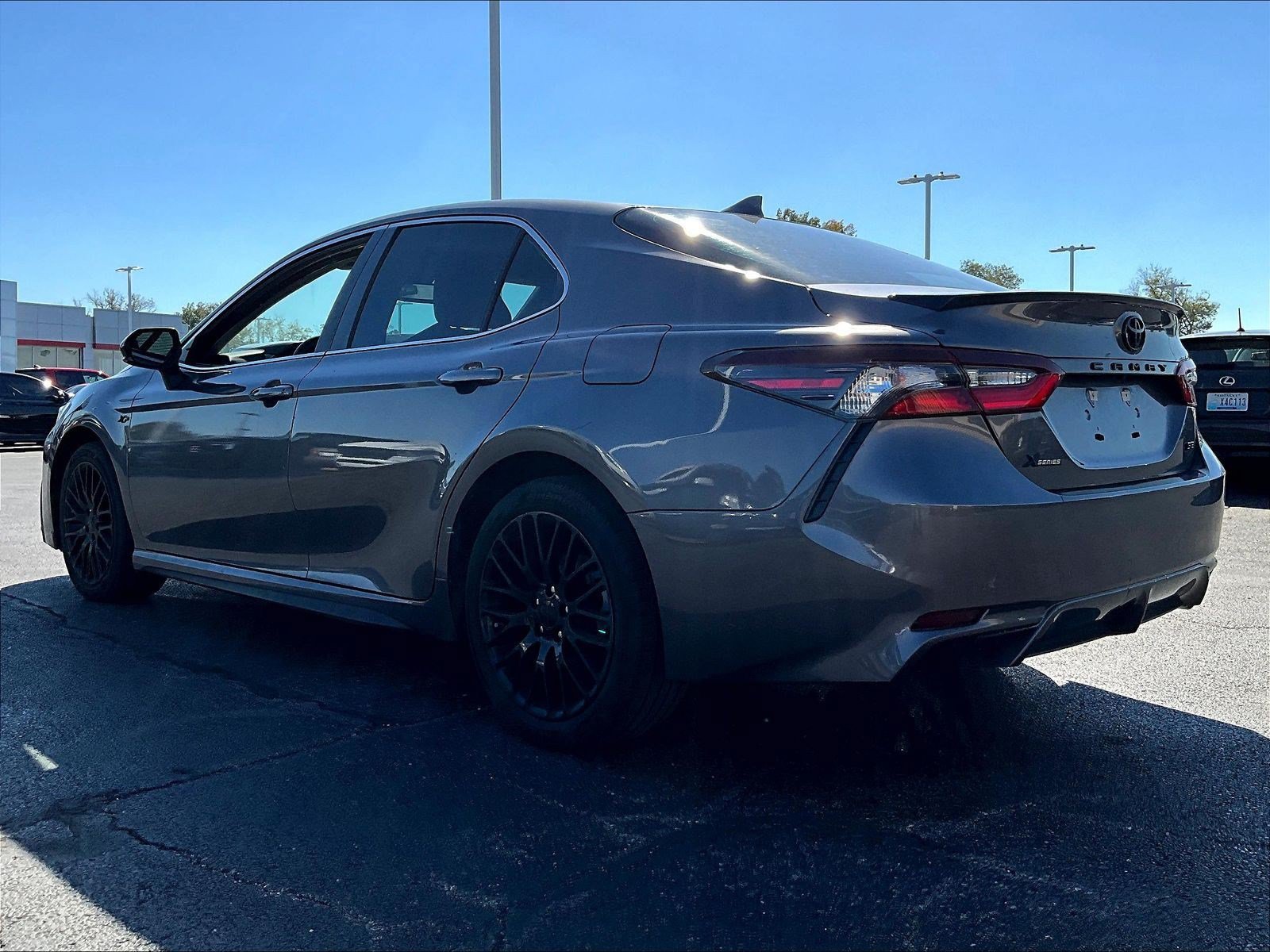 Used 2023 Toyota Camry SE w/ Convenience Package FWD image 4